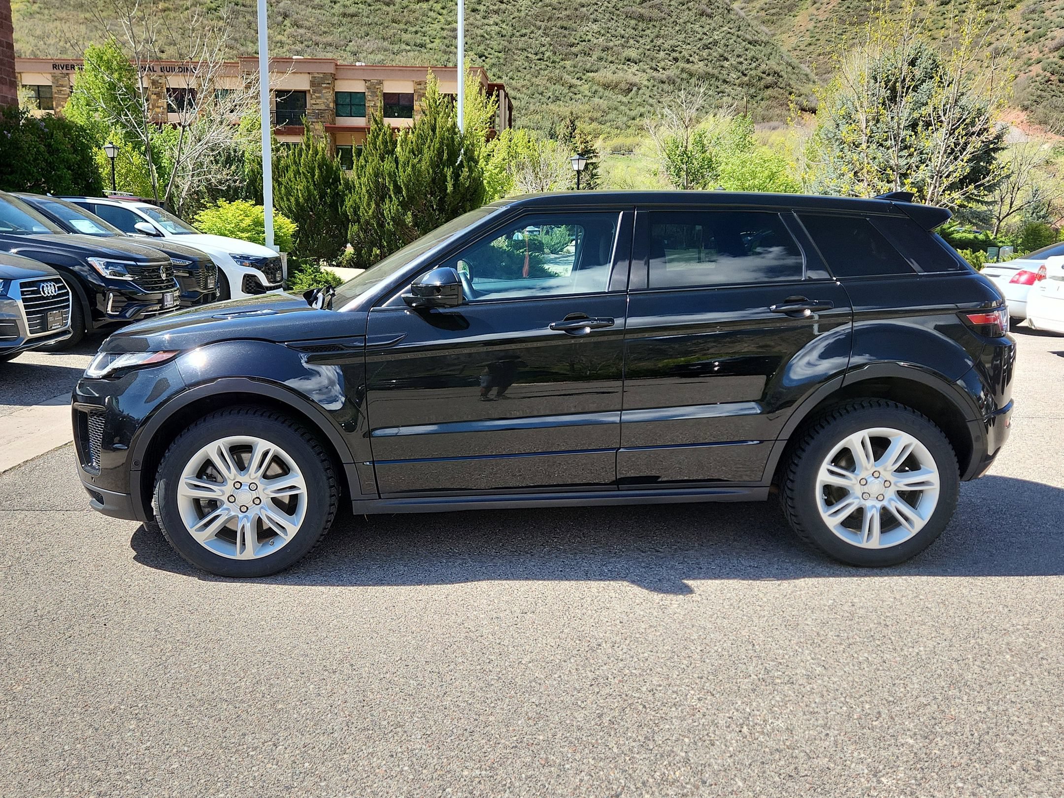 Used 2018 Land Rover Range Rover Evoque HSE Dynamic AWD/4WD image 2