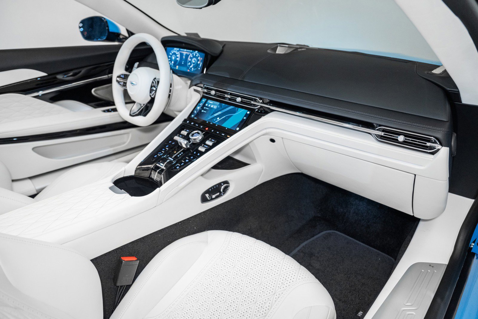 Used 2025 Aston Martin DB12 Volante image 16