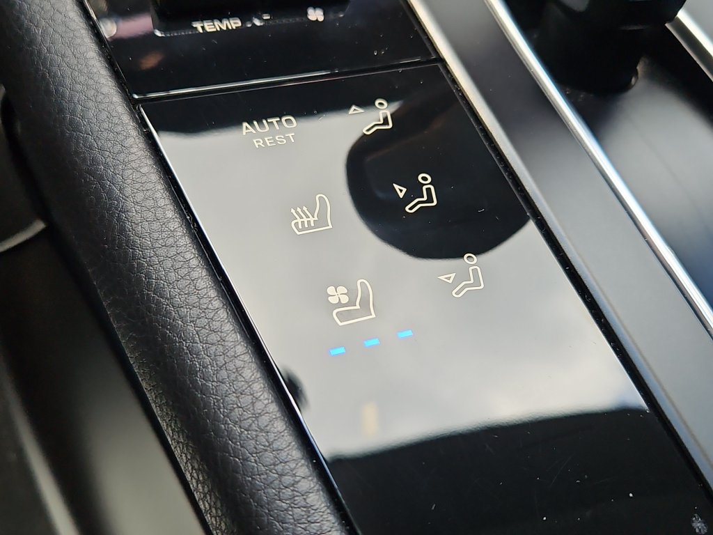 Certified 2026 Porsche Macan AWD/4WD image 25