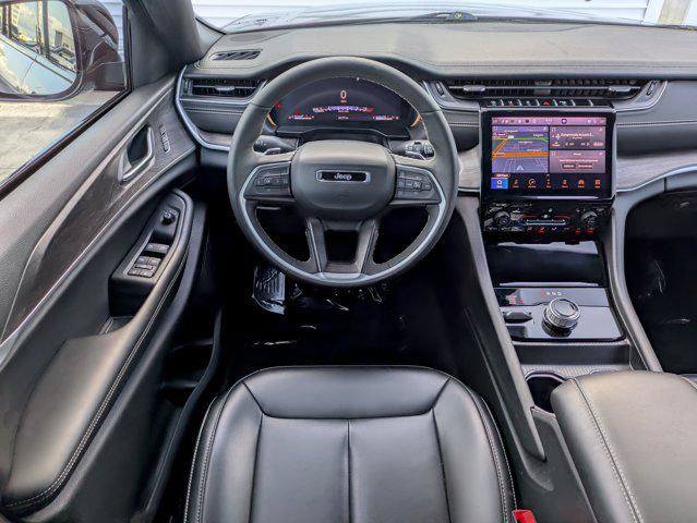 Certified 2025 Jeep Grand Cherokee L Limited w/ Trailer Tow Package AWD/4WD image 18