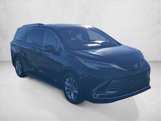 Used 2021 Toyota Sienna Limited image 3
