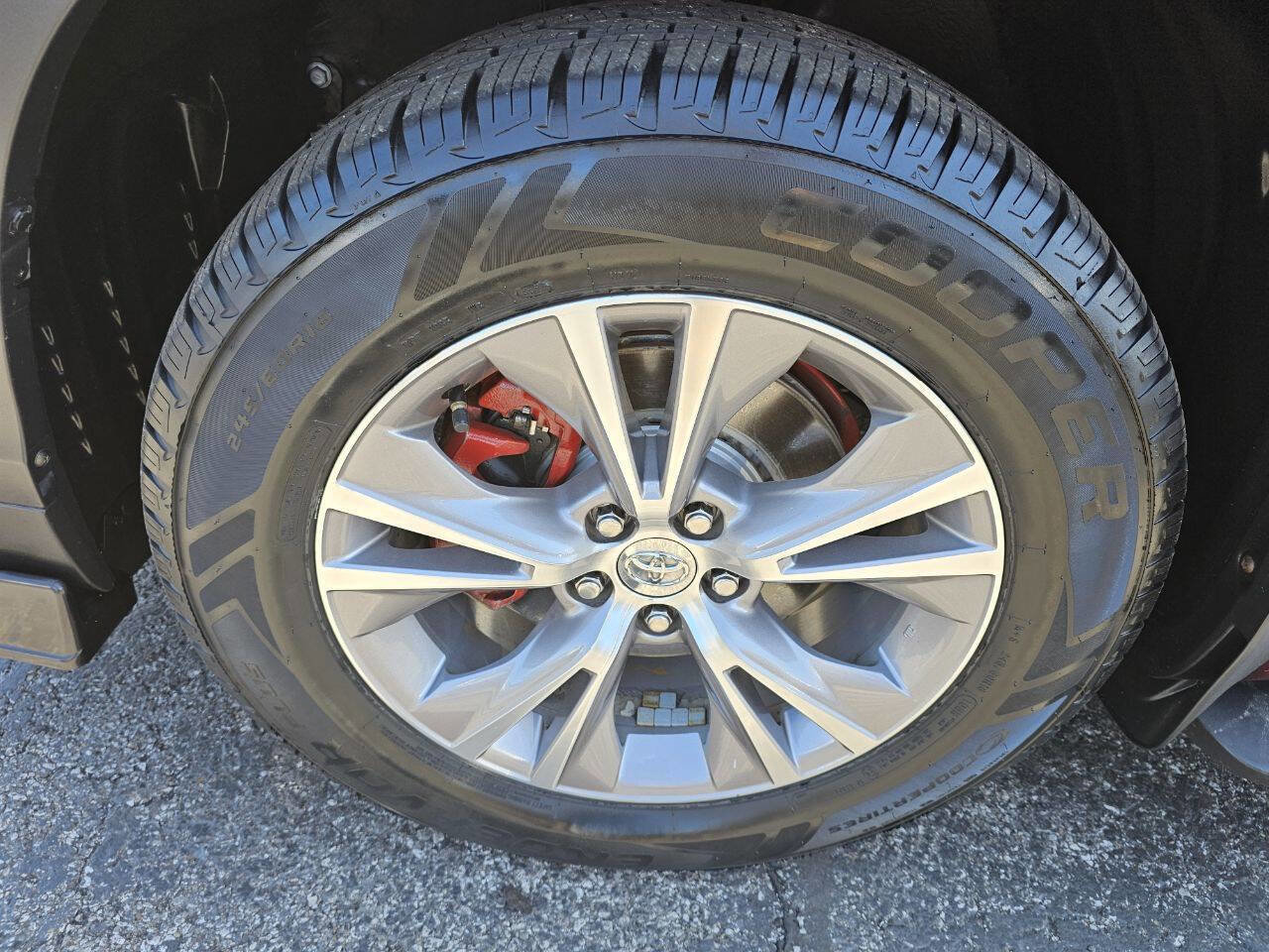 Used 2014 Toyota Highlander Plus FWD image 11