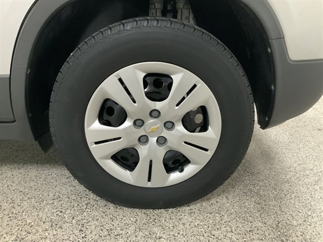 Used 2018 Chevrolet Trax LS w/ LPO, Cargo Package FWD image 10