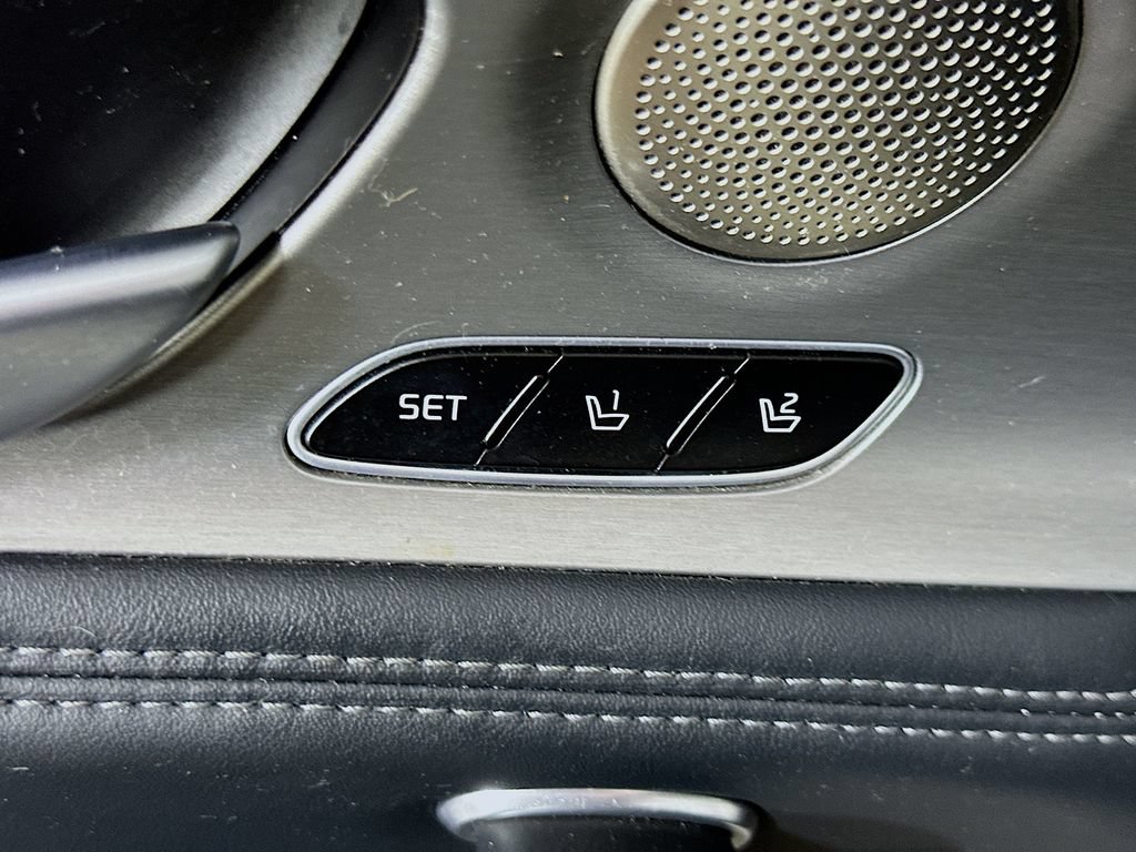 Used 2020 Kia Stinger GT1 RWD image 21