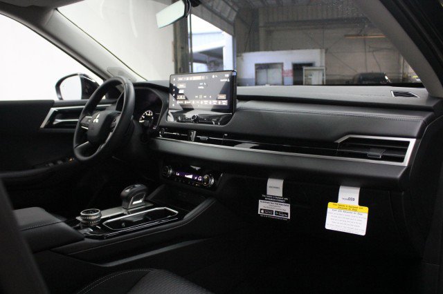 New 2026 Mitsubishi Outlander ES FWD image 17