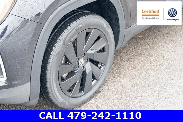 Certified 2024 Volkswagen Atlas SE w/ Black Wheel Package image 10