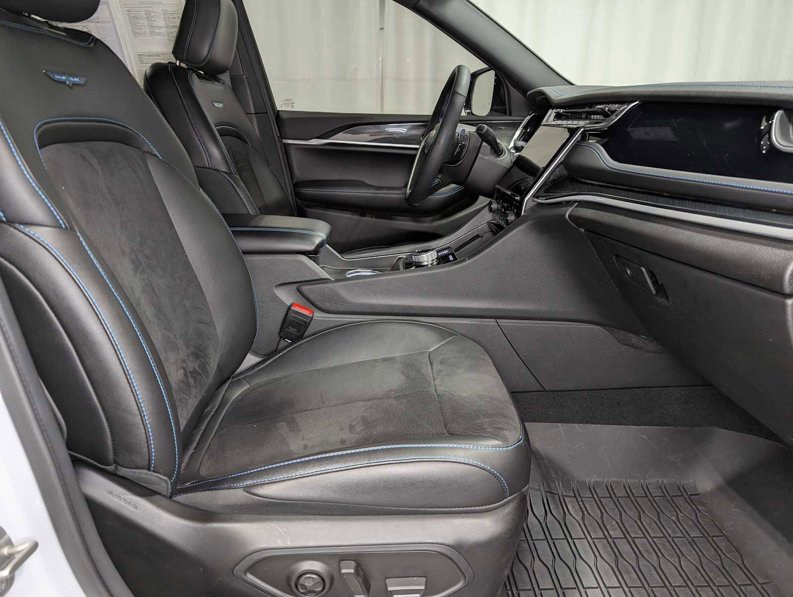 Used 2024 Jeep Grand Cherokee Trailhawk image 46