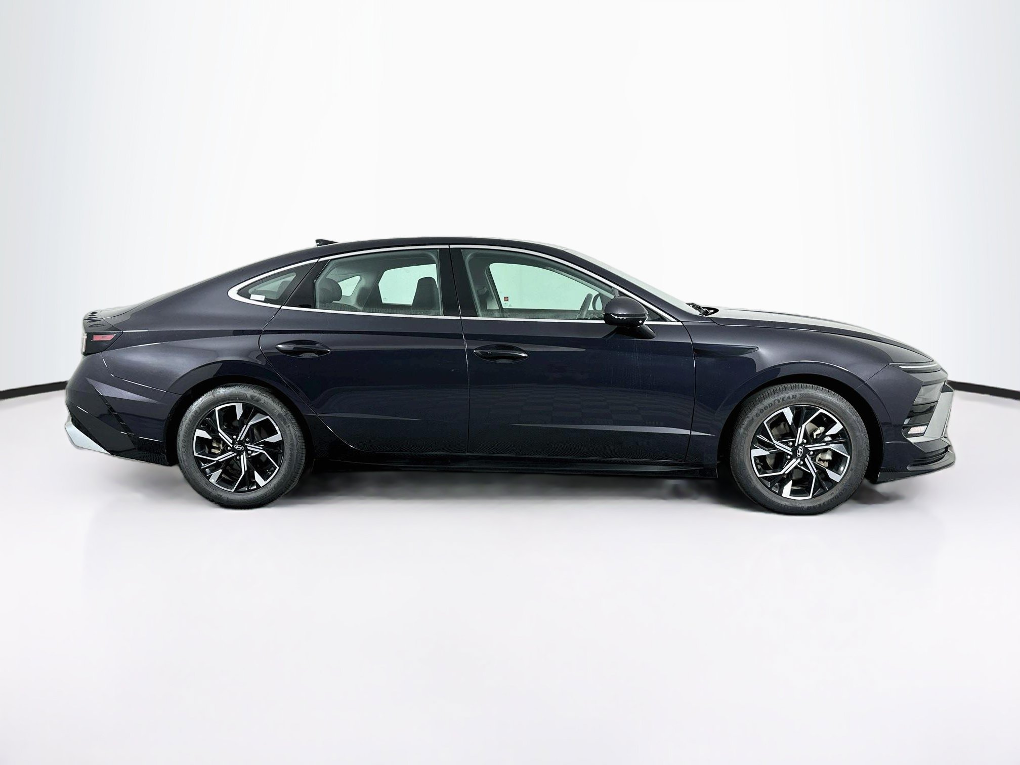 Used 2025 Hyundai Sonata SEL FWD image 10