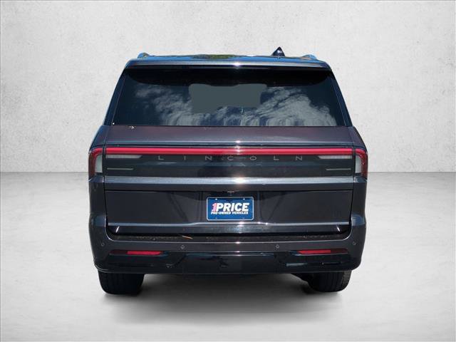 Used 2025 Lincoln Navigator Reserve AWD/4WD image 7