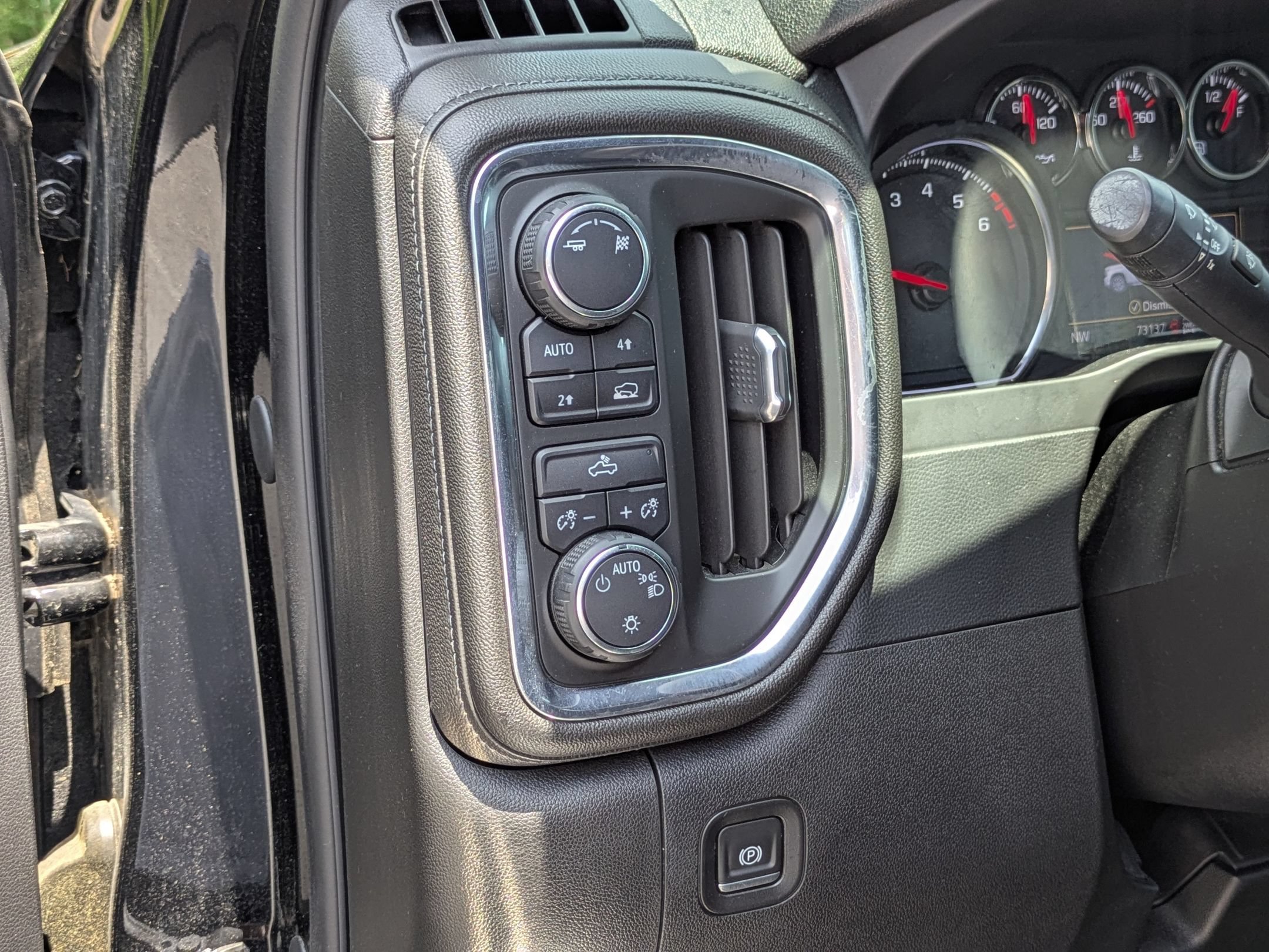 Used 2019 Chevrolet Silverado 1500 LT w/ All-Star Edition AWD/4WD image 14