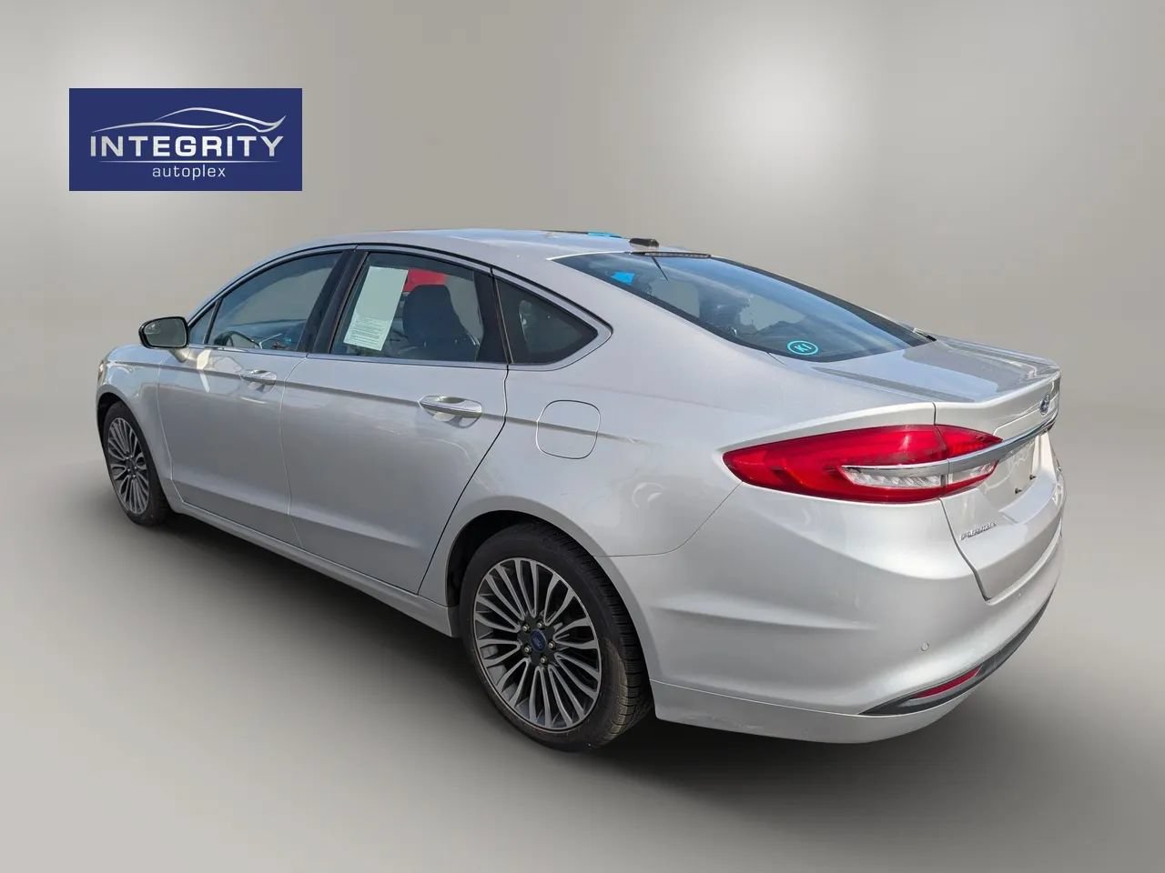 Used 2017 Ford Fusion SE w/ Fusion SE Technology Package FWD image 4