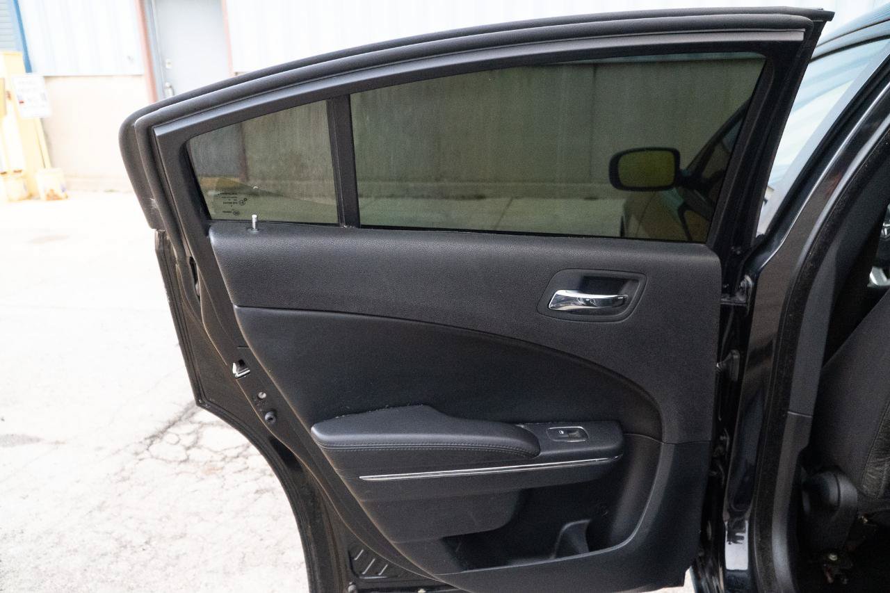 Used 2013 Dodge Charger SE RWD image 22