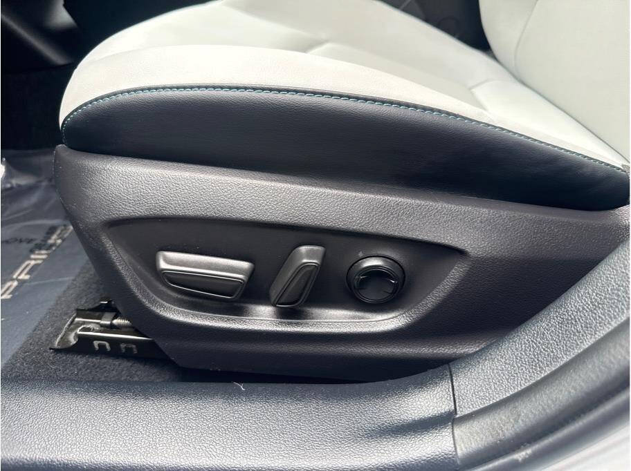 Used 2019 Toyota Prius XLE w/ Carpet Mat Package FWD image 40