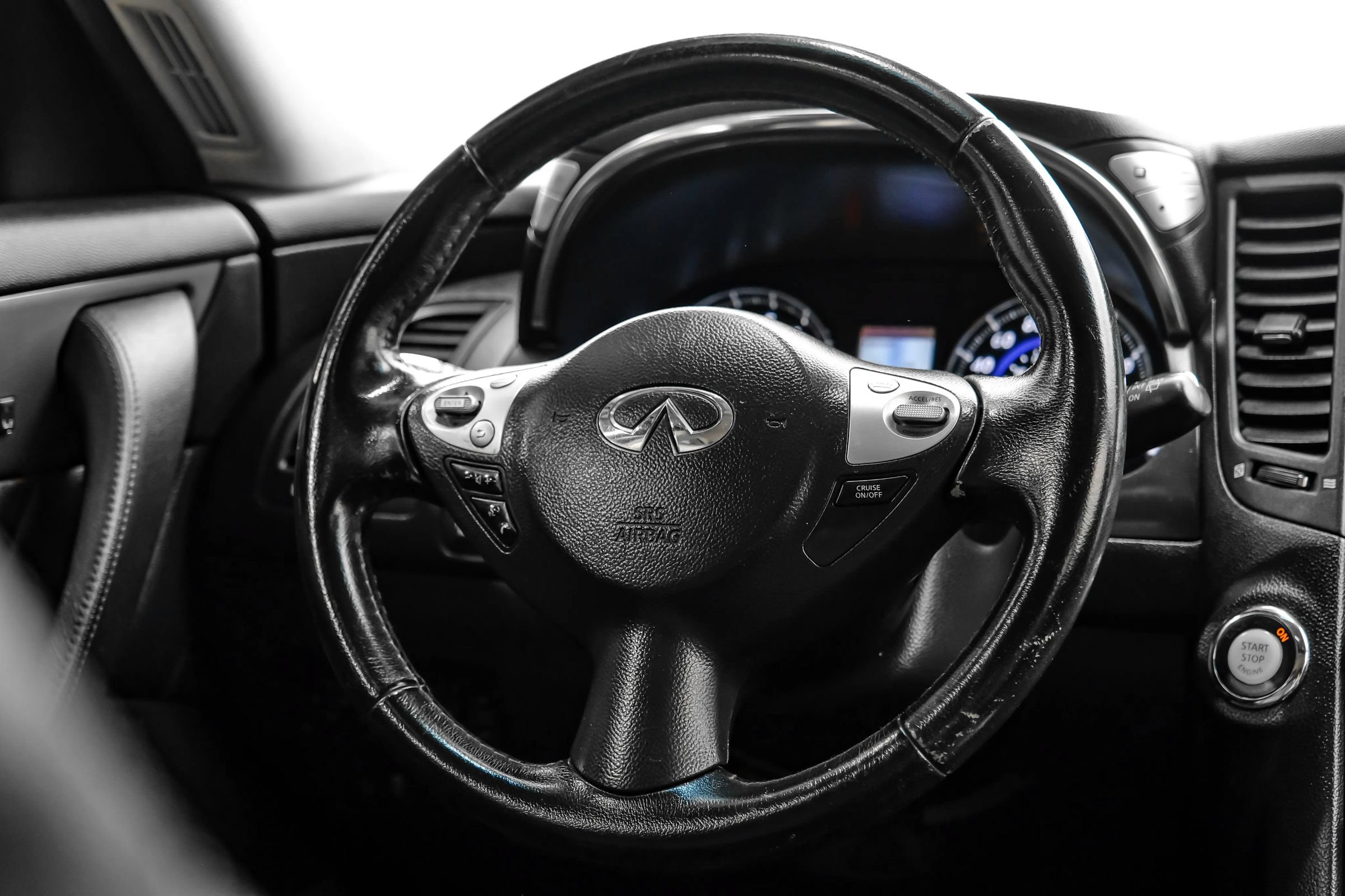 Used 2017 INFINITI QX70 AWD w/ Premium Package image 21