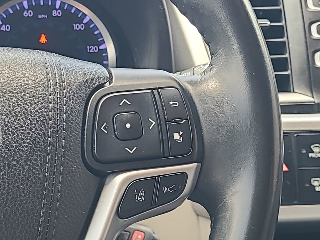 Used 2019 Toyota Highlander Plus FWD image 21
