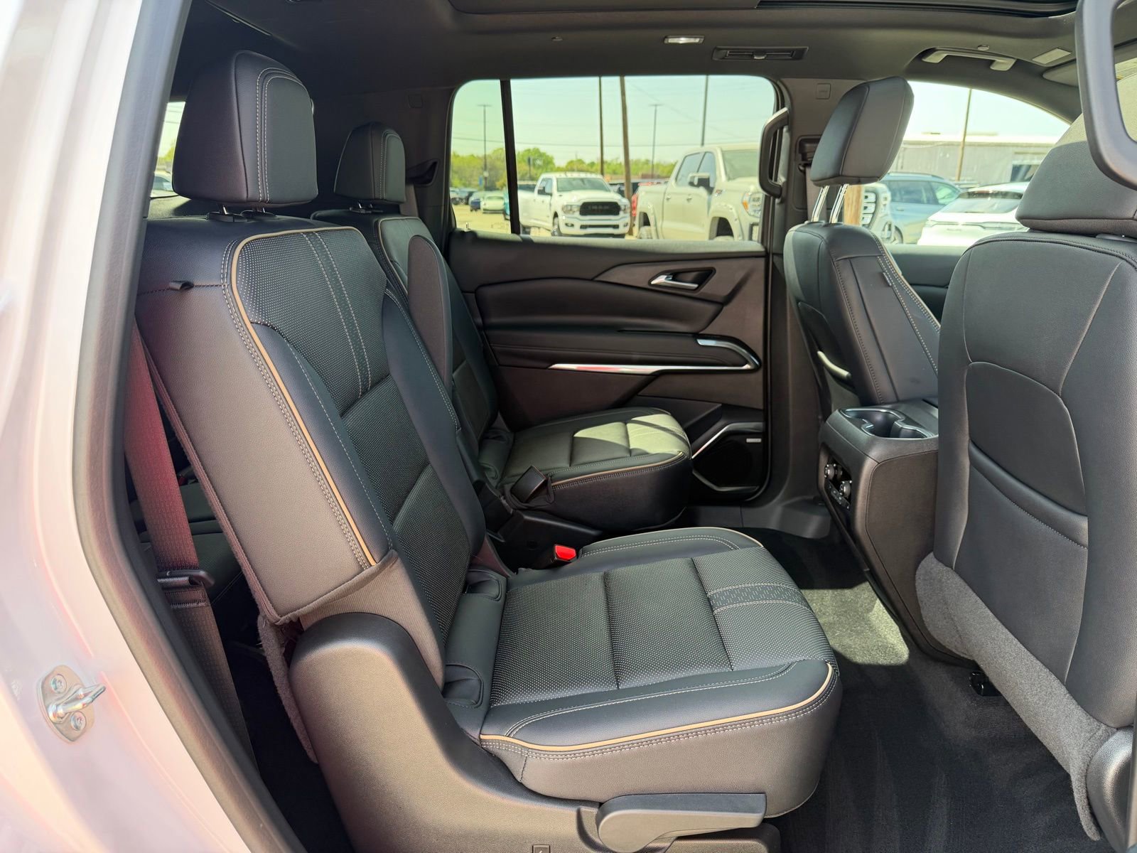 Used 2025 Chevrolet Traverse High Country image 24