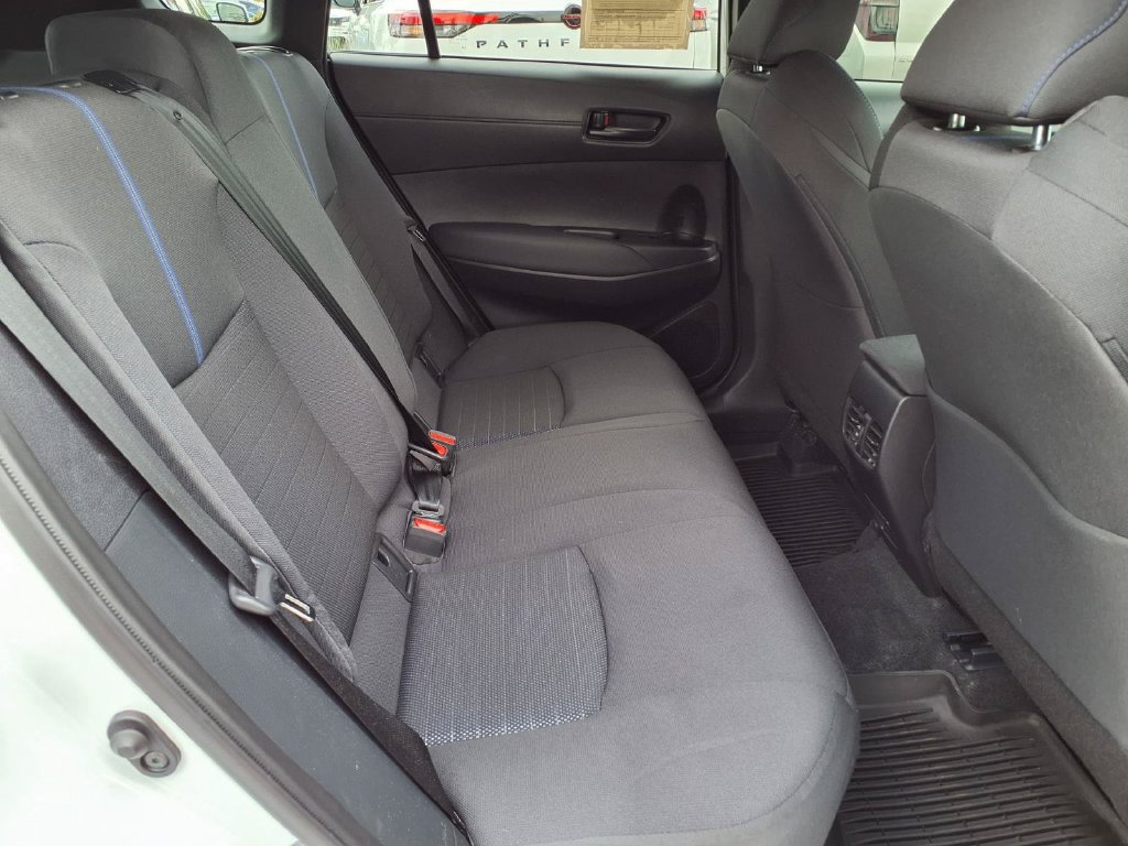 Used 2025 Toyota Corolla Cross AWD Hybrid w/ Moonroof Package image 16