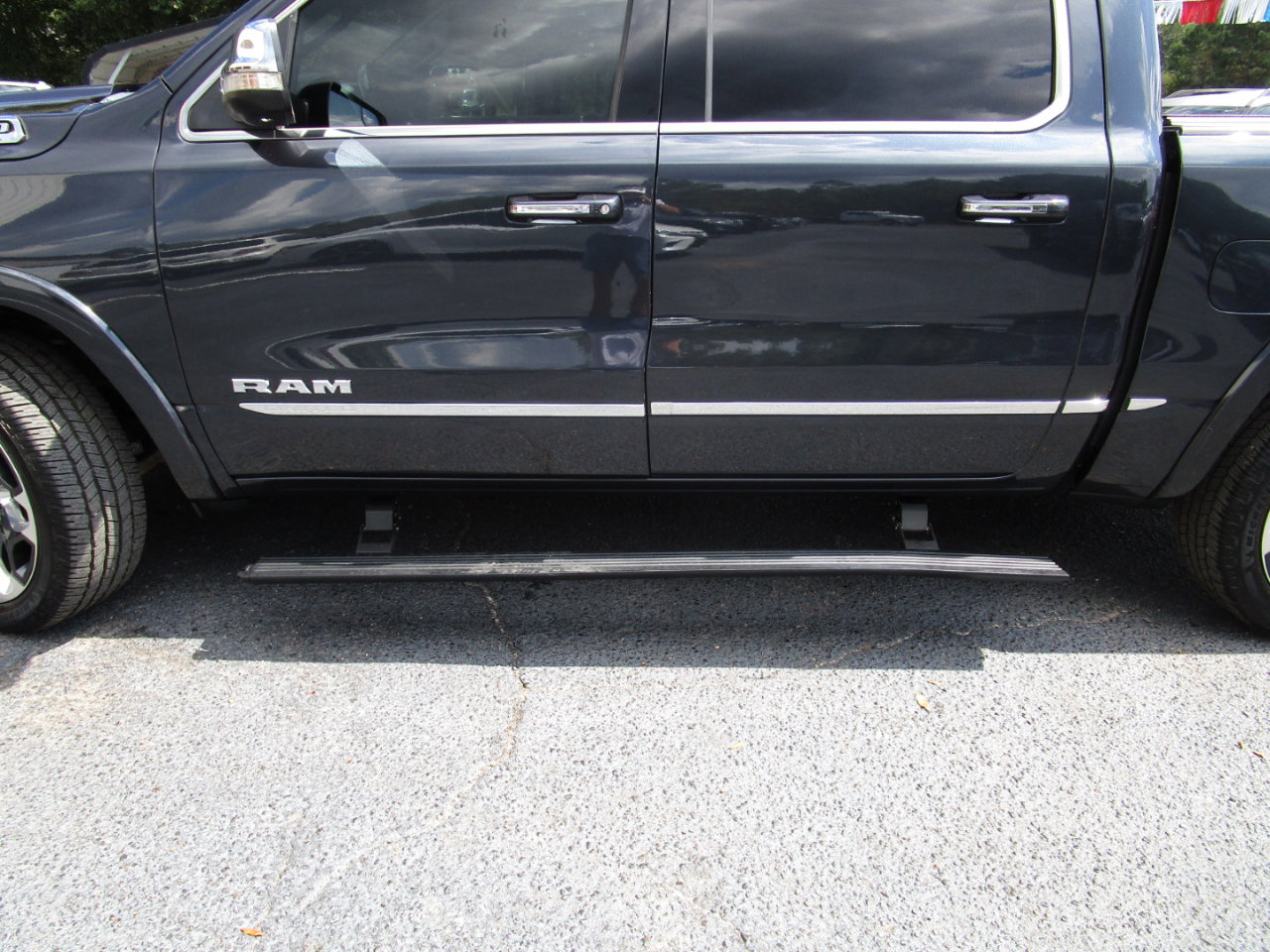 Used 2019 RAM 1500 Limited image 22