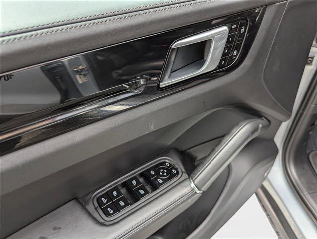 Used 2020 Porsche Cayenne S image 10