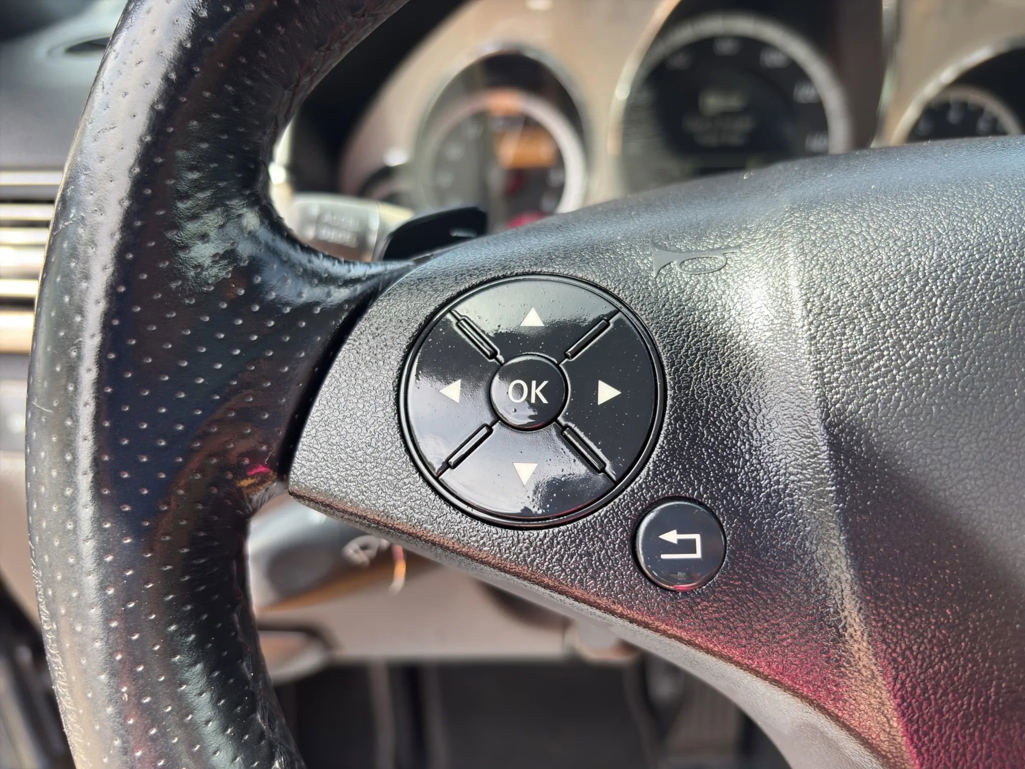 Used 2011 Mercedes-Benz E 550 Sedan image 12