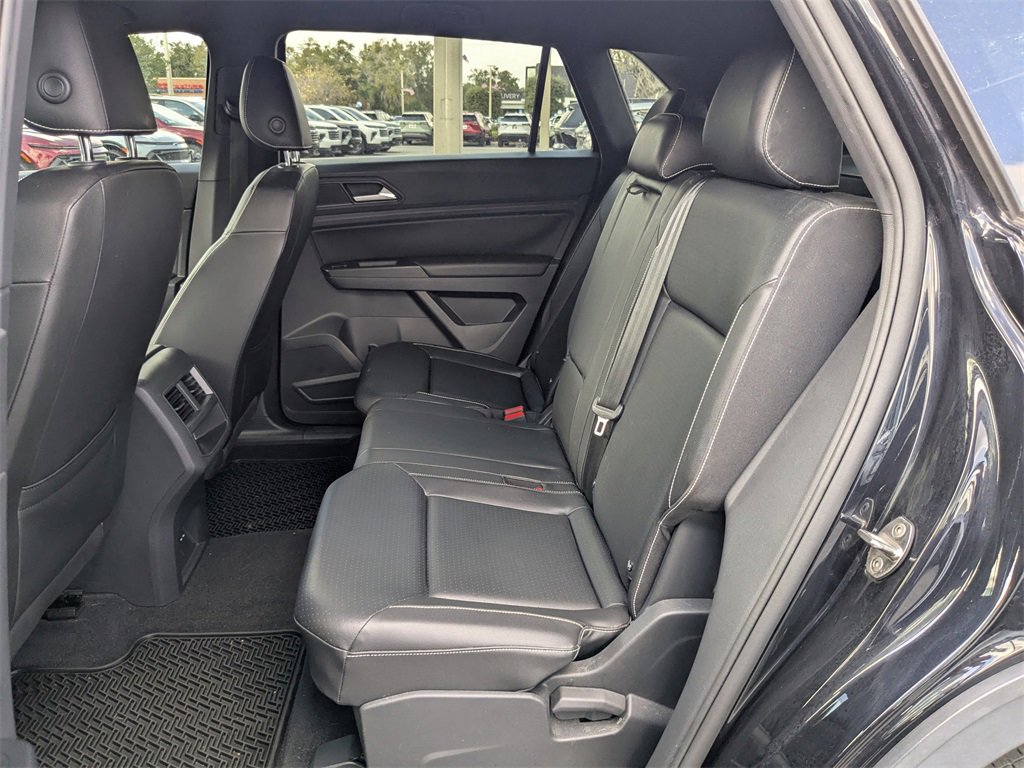 Used 2020 Volkswagen Atlas Cross Sport SE w/ Towing Package image 11