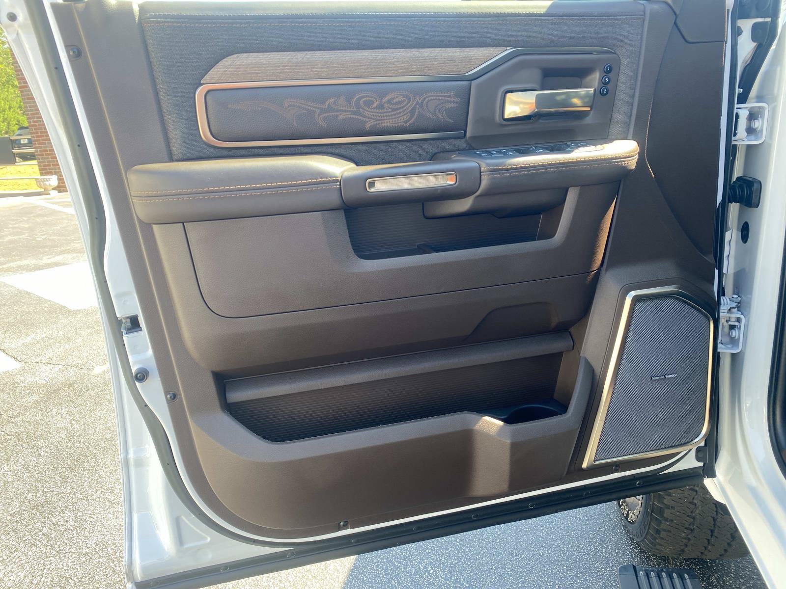 Used 2025 RAM 2500 Limited AWD/4WD image 22