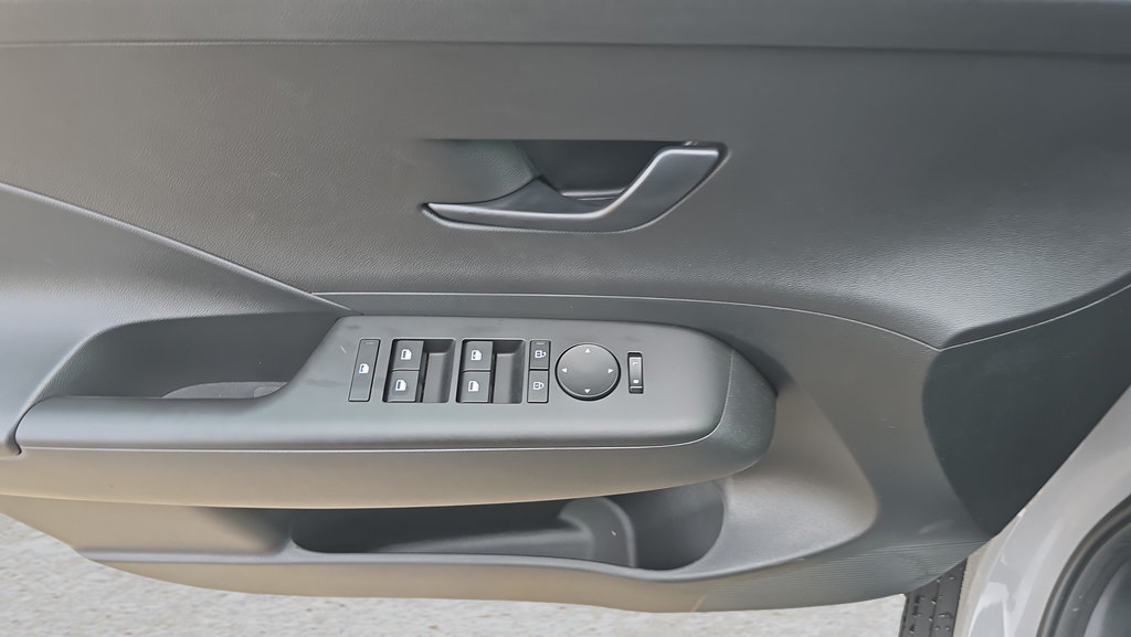 New 2026 Hyundai Kona SE FWD image 16