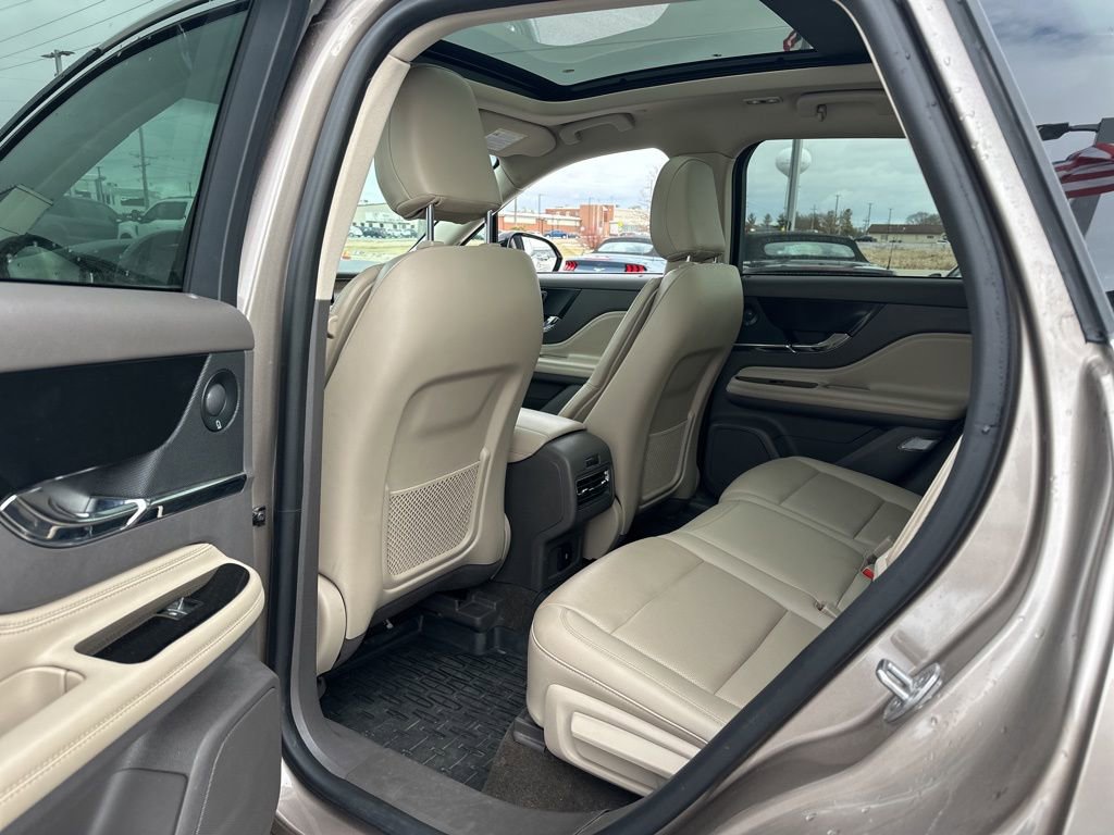 Used 2021 Lincoln Corsair Reserve image 16