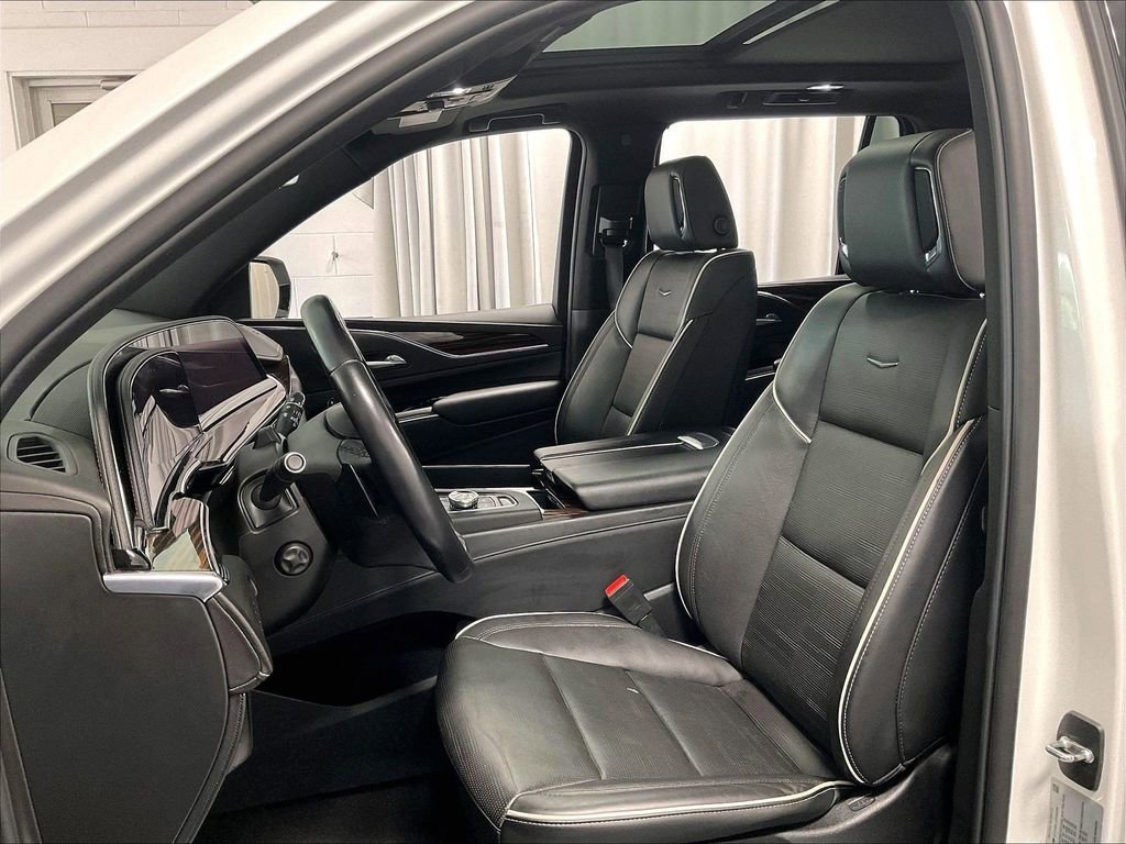 Used 2023 Cadillac Escalade Premium Luxury w/ LPO, Floor Liner Package AWD/4WD image 10