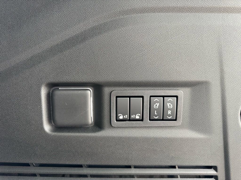 New 2026 GMC Yukon AT4 w/ AT4 Premium Plus Package image 39