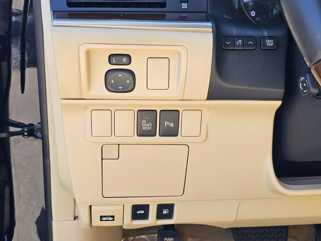 Used 2014 Lexus ES 350 w/ Ultra Luxury Package FWD image 24