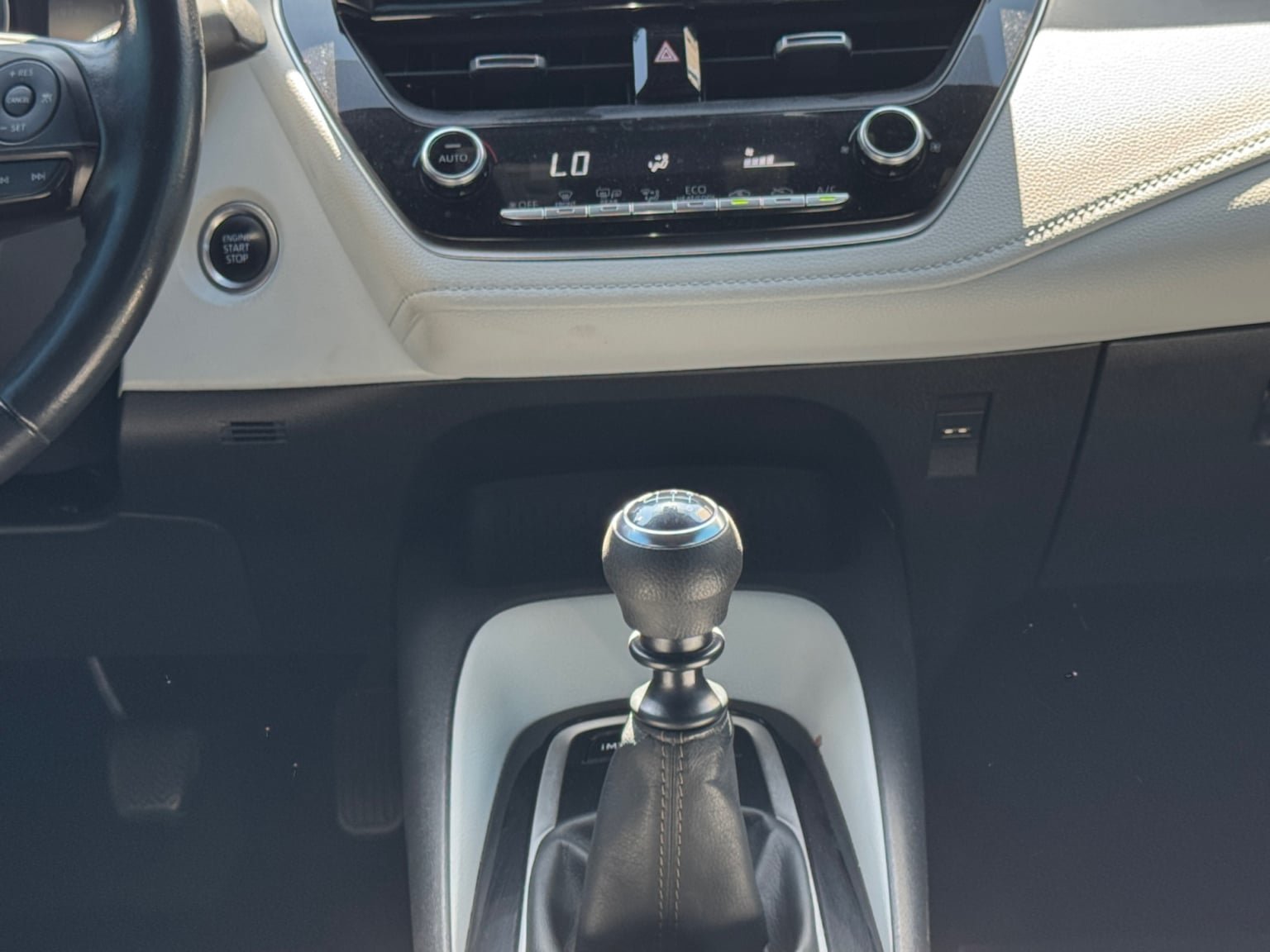 Used 2022 Toyota Corolla SE FWD image 15