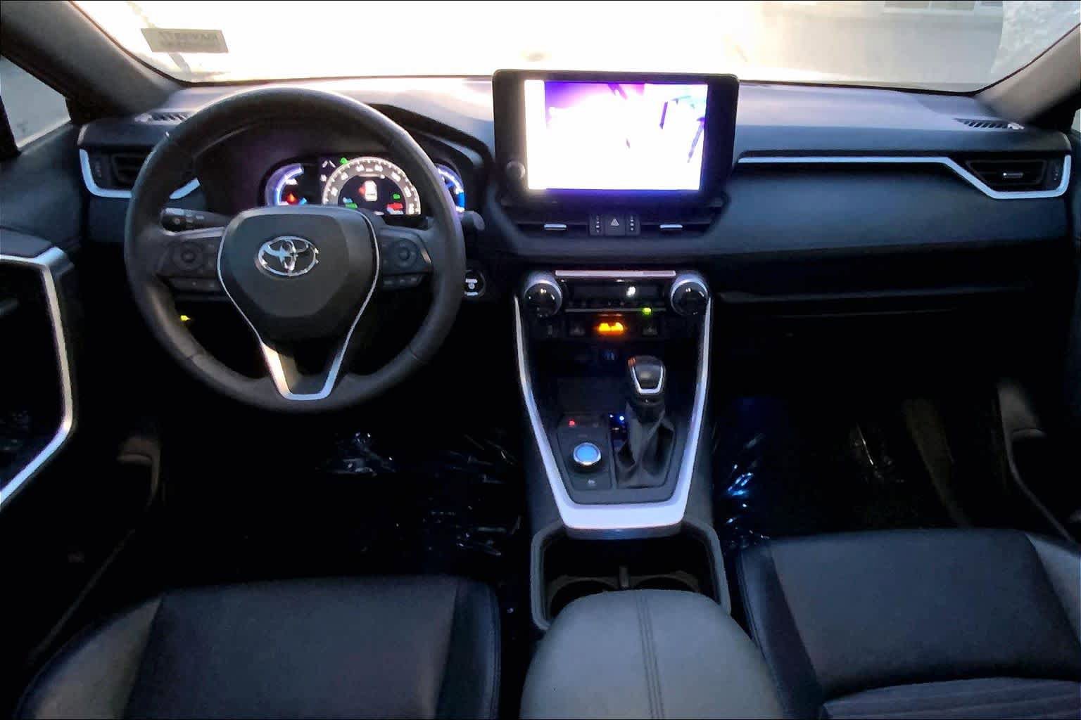 Used 2024 Toyota RAV4 XSE AWD/4WD image 15