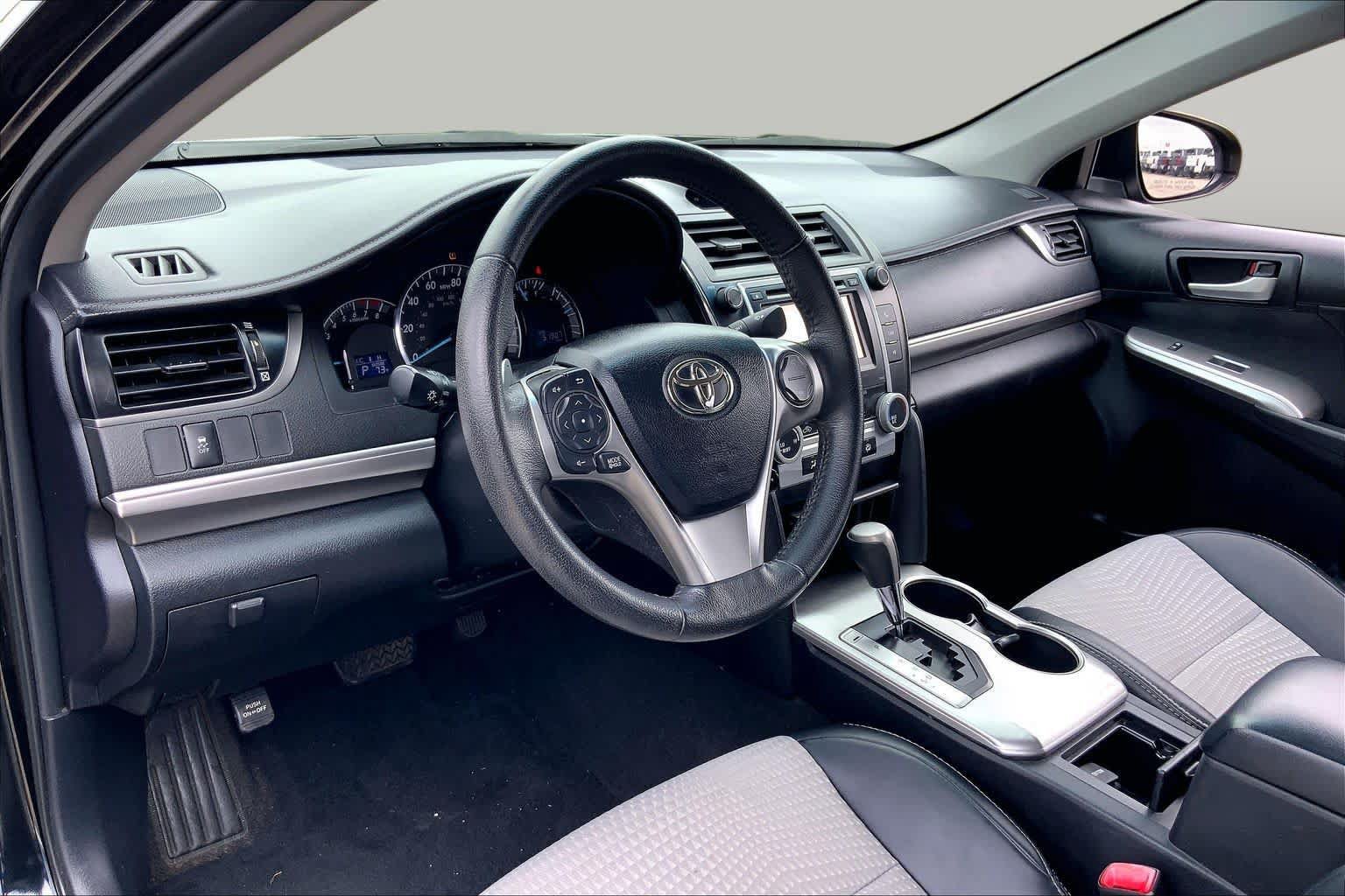 Used 2012 Toyota Camry SE FWD image 17