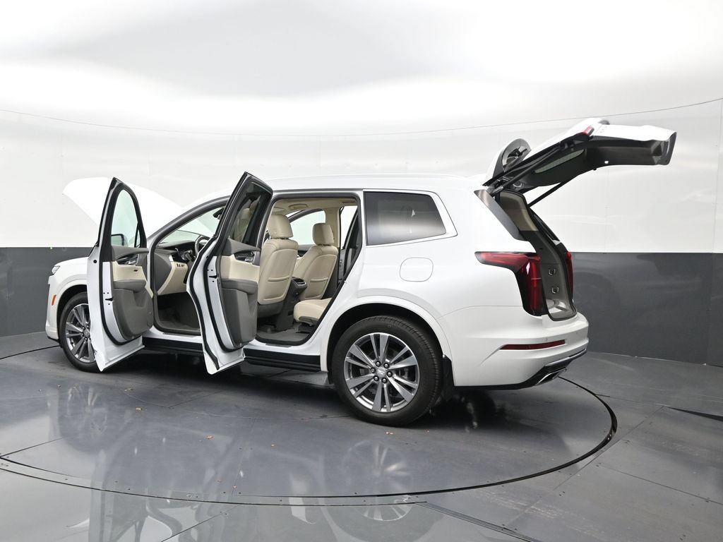 Used 2025 Cadillac XT6 Premium Luxury w/ LPO, Floor Liner Package FWD image 32