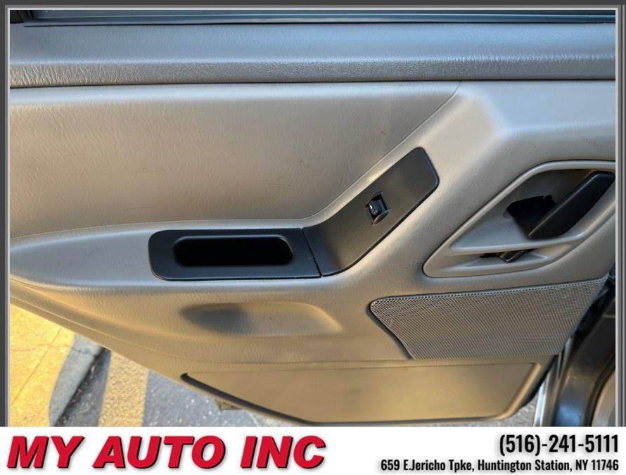 Used 2004 Jeep Grand Cherokee Laredo w/ Cold Weather Group image 33