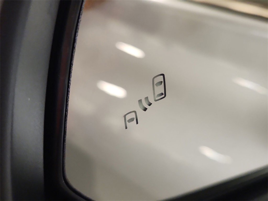 Used 2023 Toyota Highlander XLE image 35