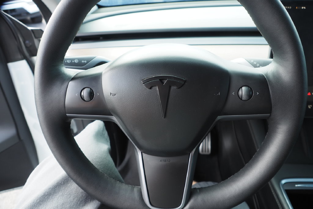 Used 2023 Tesla Model Y Long Range AWD/4WD image 27