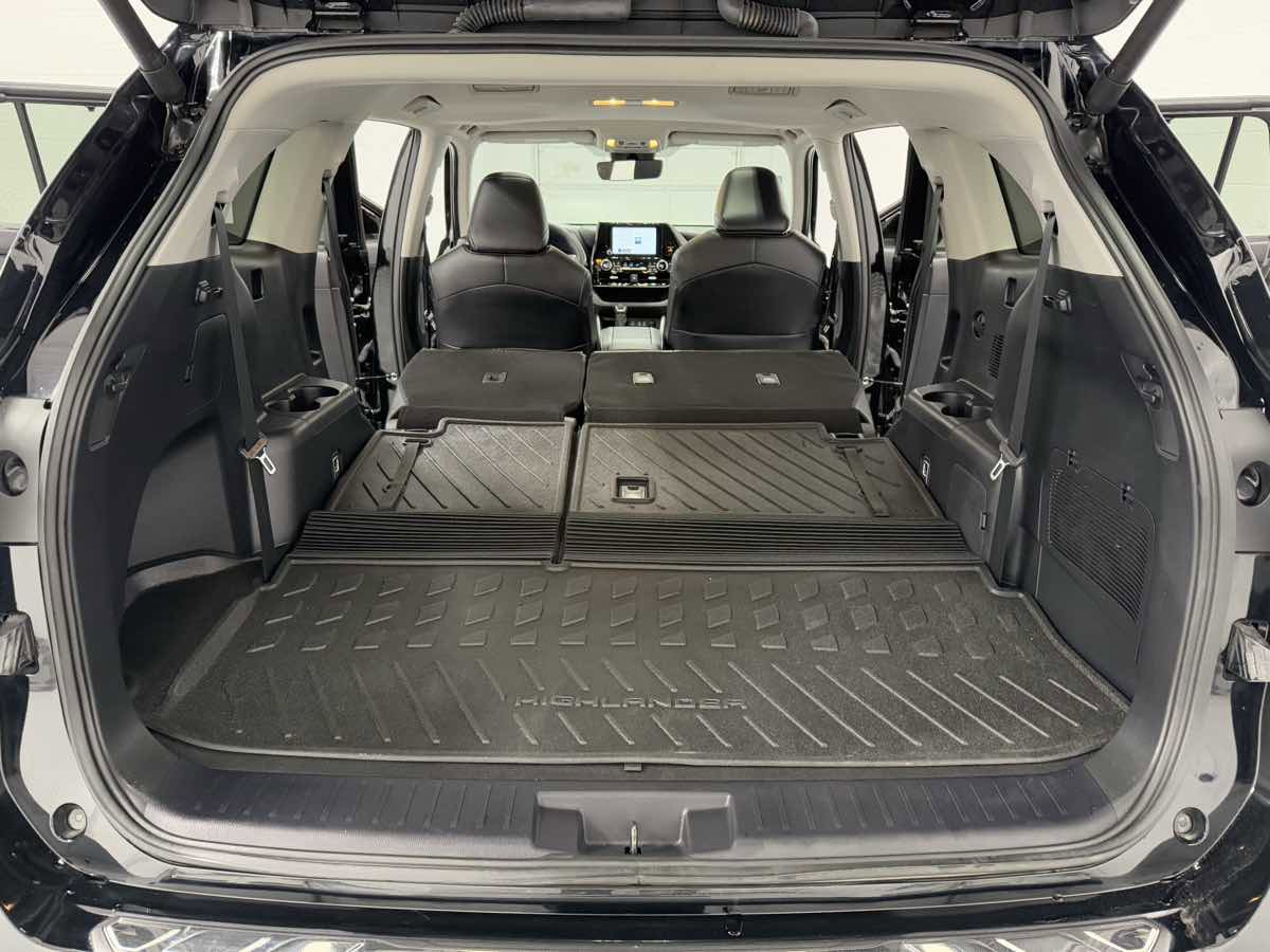 Used 2024 Toyota Highlander XLE image 30