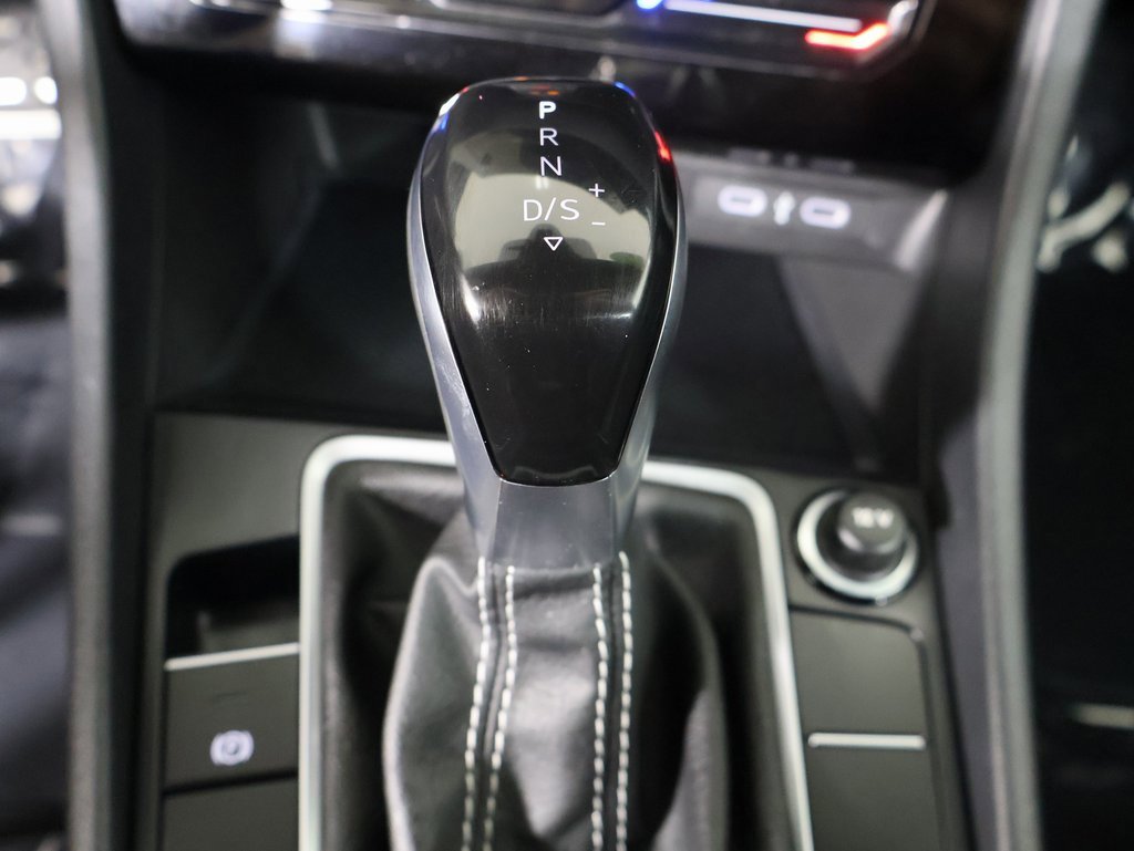 Used 2025 Volkswagen Jetta Sport image 3