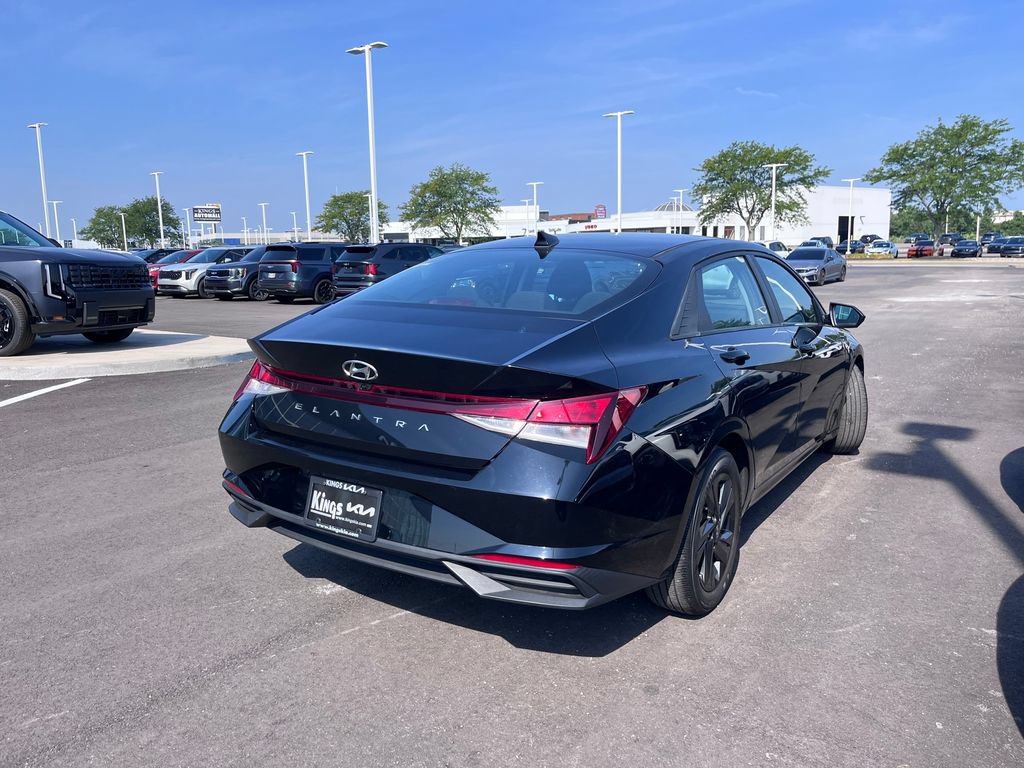 Used 2021 Hyundai Elantra SEL FWD image 3