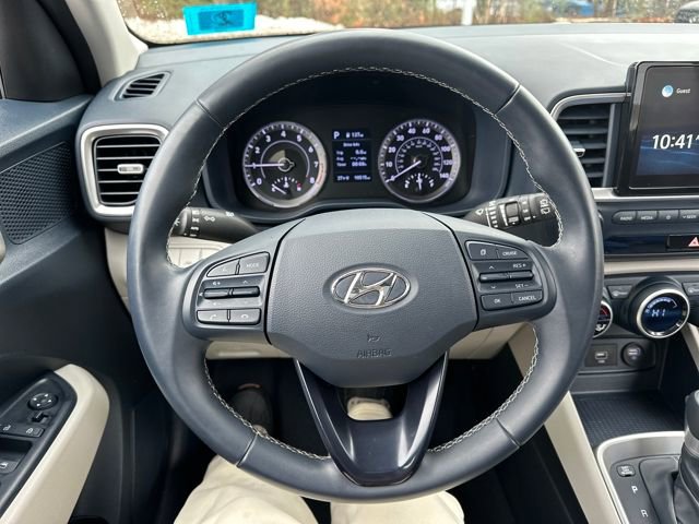 Used 2021 Hyundai Venue image 17