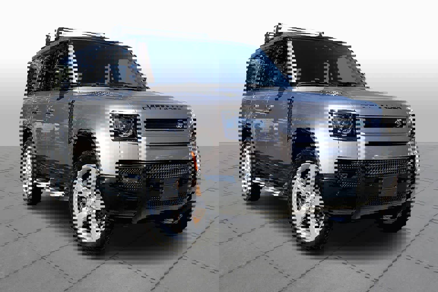 Used 2023 Land Rover Defender 130 X-Dynamic SE image 2