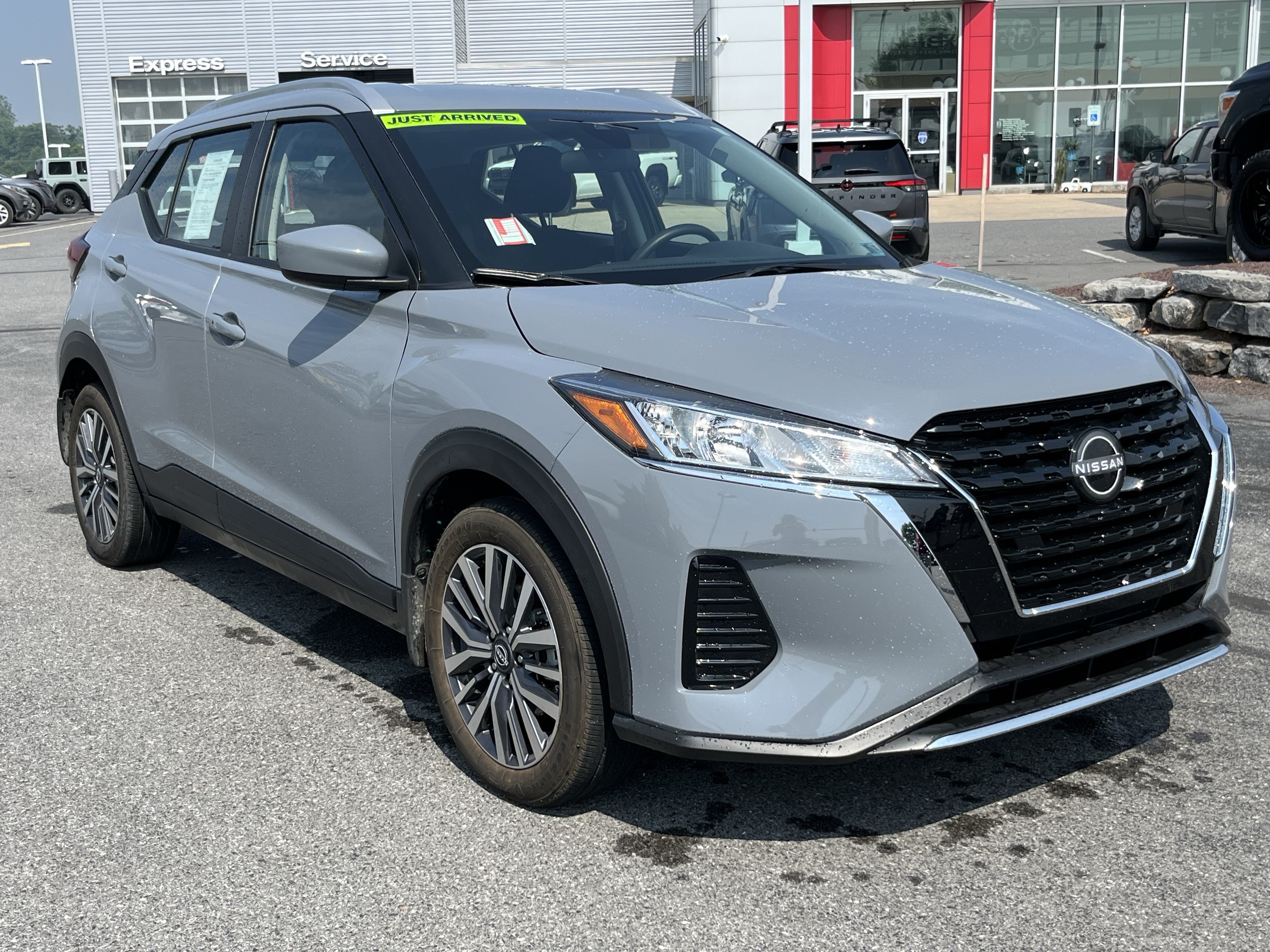Used 2024 Nissan Kicks SV FWD image 1