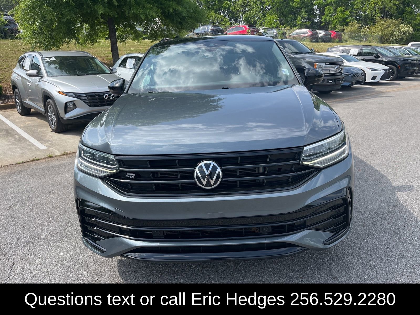 Used 2022 Volkswagen Tiguan SE R-Line FWD image 2