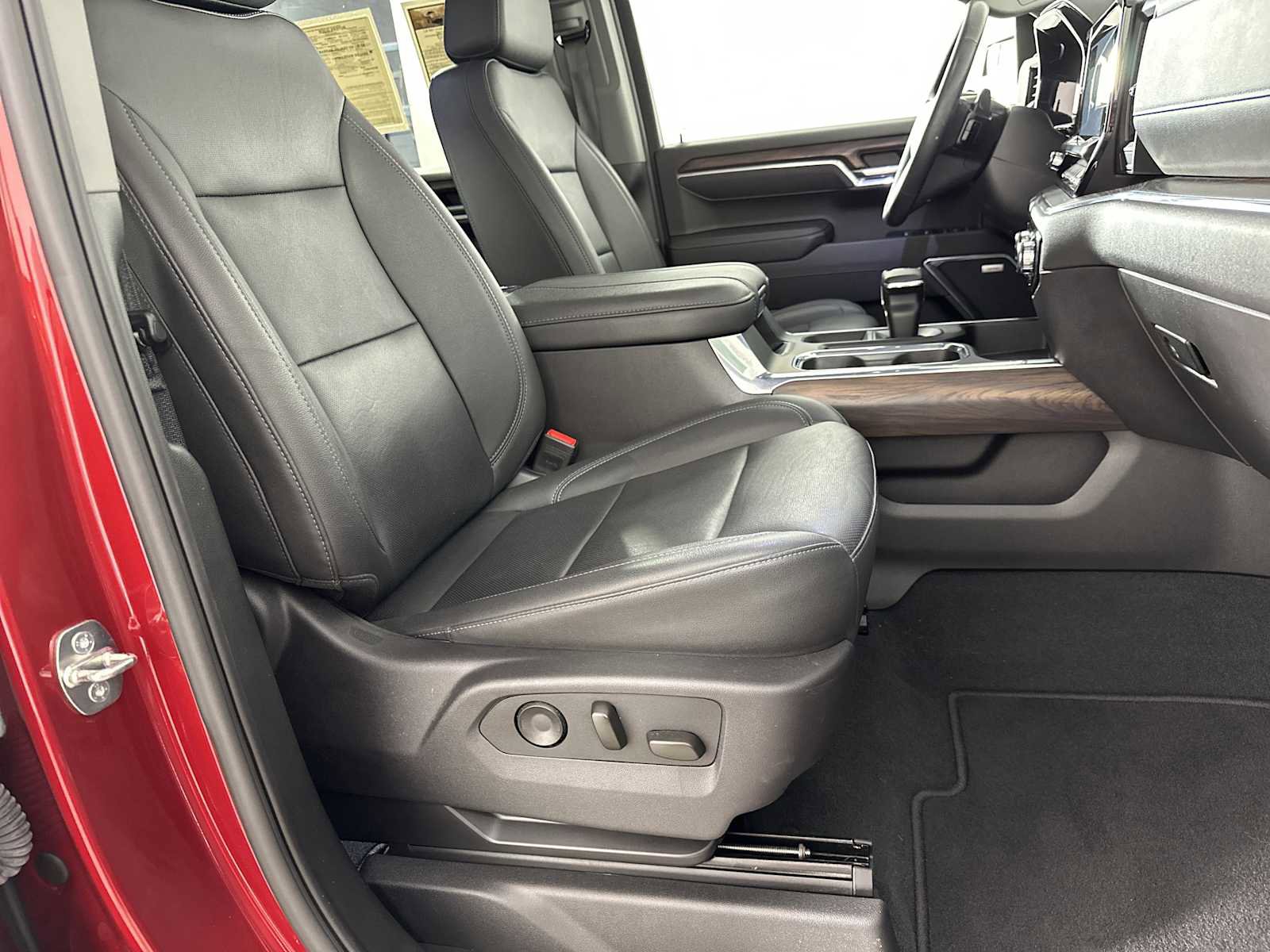 Used 2024 GMC Sierra 1500 SLT w/ SLT Premium Package image 31