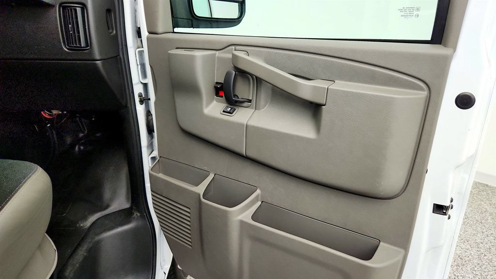 Used 2025 Chevrolet Express 2500 w/ Driver Convenience Package RWD image 27