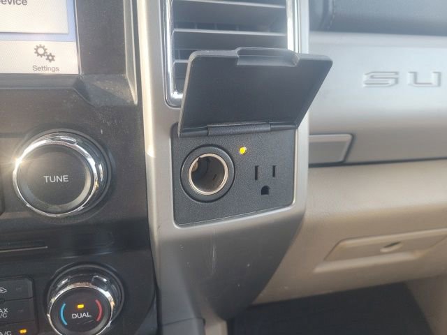 Used 2017 Ford F250 Lariat w/ Chrome Package image 15