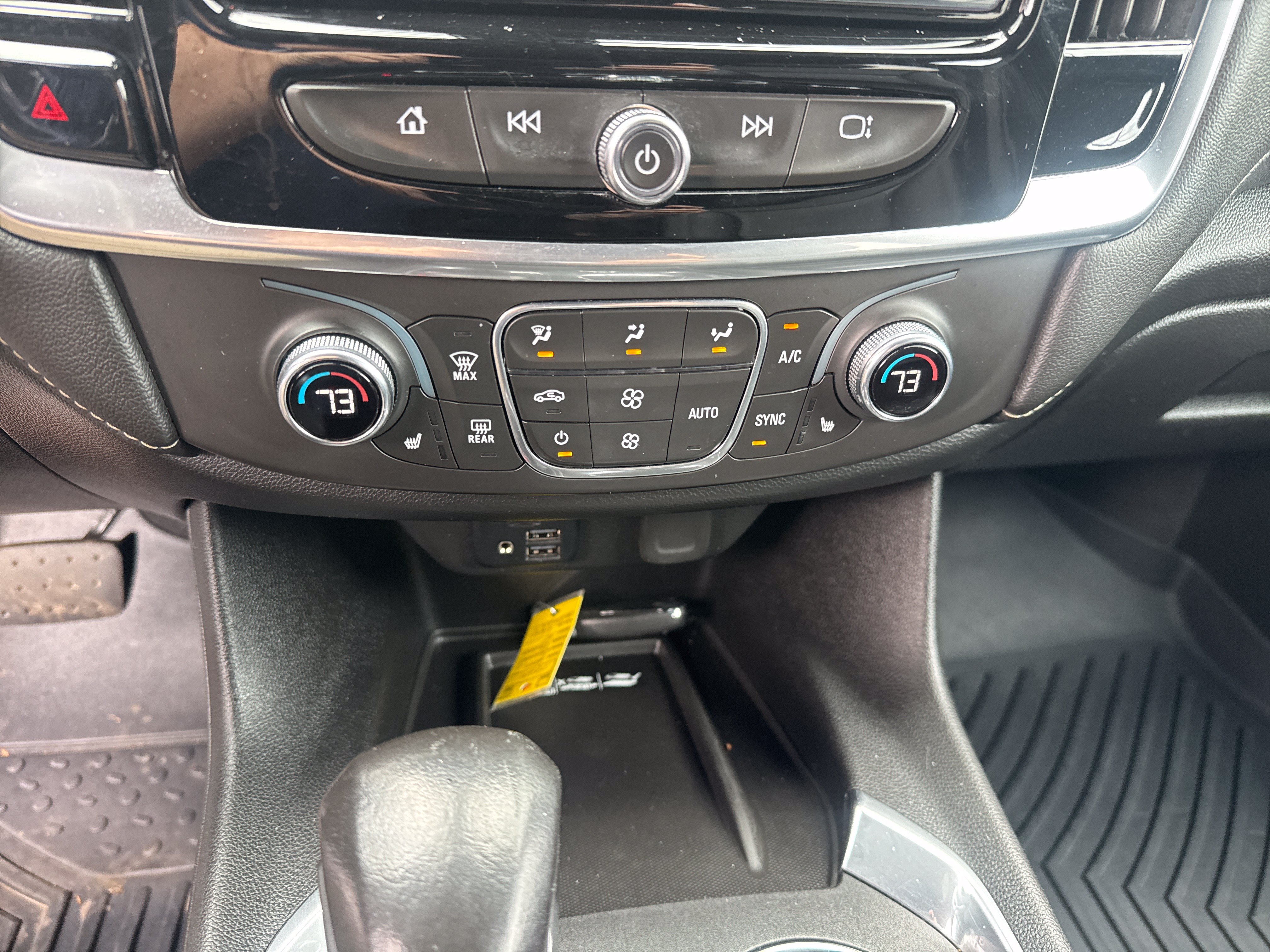 Used 2022 Chevrolet Traverse LT w/ LT Premium Package AWD/4WD image 26