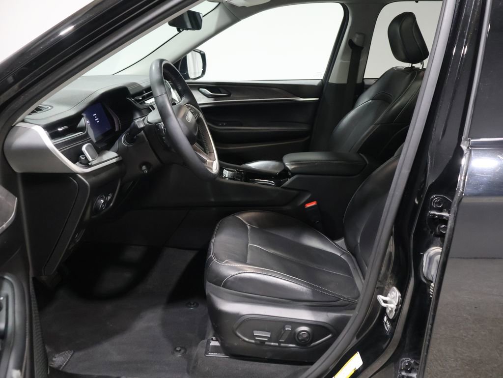 Used 2023 Jeep Grand Cherokee L Limited w/ Luxury Tech Group II image 11